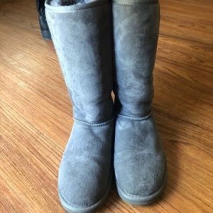 SOLD - Women’s size 8 uggs